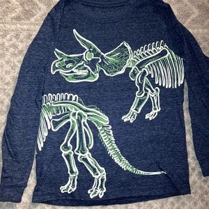 2 Carter’s long sleeve boys size 5T